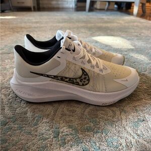 Nike White and Black Sneakers with Cushioned Midsole